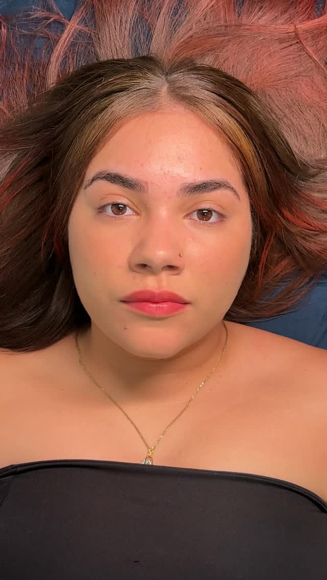 Cliente com cílios de efeito natural
